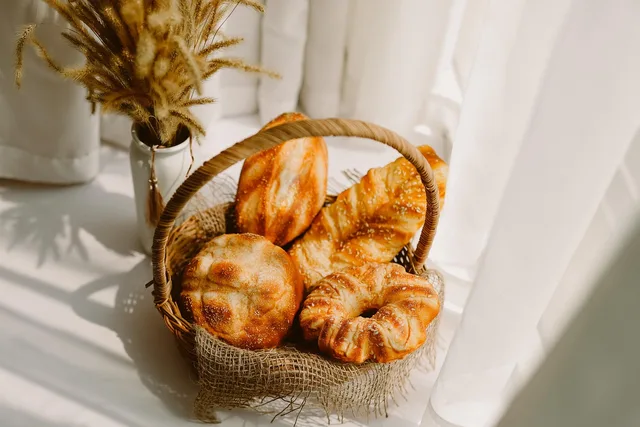 bread, basket, food, breakfast, snack, baked, delicious, bakery, closeup. A bakery business plan: the sections a lender expects to see
