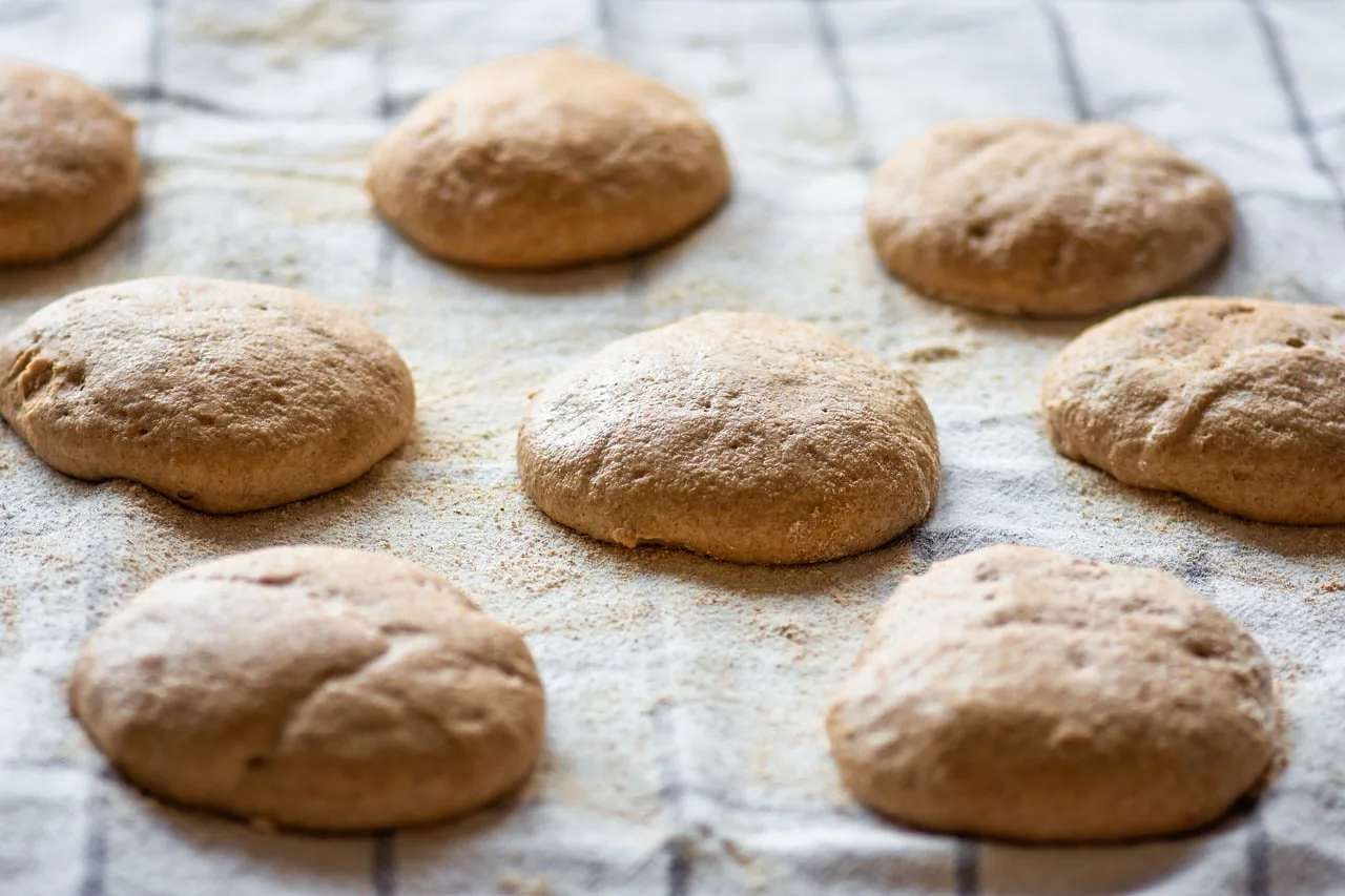bun, food, fresh, bakery, carbohydrates, to bake, dough, homemade, meal, yummy, nourishment, close up. Cash flow planning built around a bakery's slow weeks
