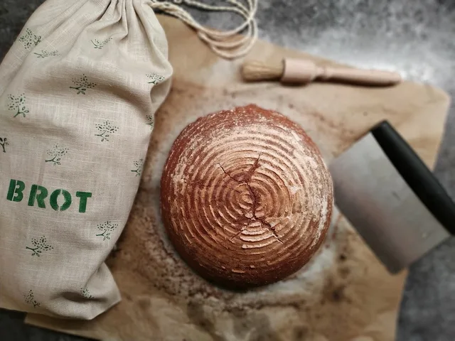 loaf, to bake, farmers bread, bread brush, dough map, baking paper, bread bag, canvas, bread bag, bread bag, bread bag, bread bag, bread bag. Packaging bakery products so they survive the counter