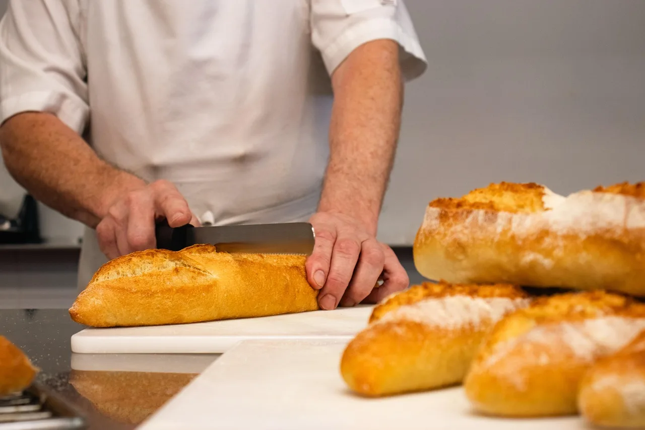 bread, loaf, chef, cook, food, bakery, bake, baking, bread, bread, bread, bread, bread, chef, bakery. Starting a bakery business: the order decisions should follow
